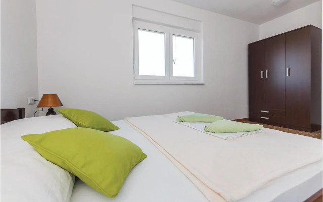 Two-Bedroom Apartment Saldun with Sea View 08