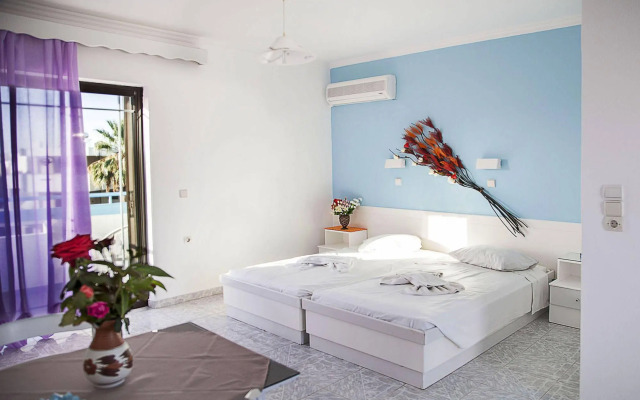 Yannis Yard Studios and Apartments