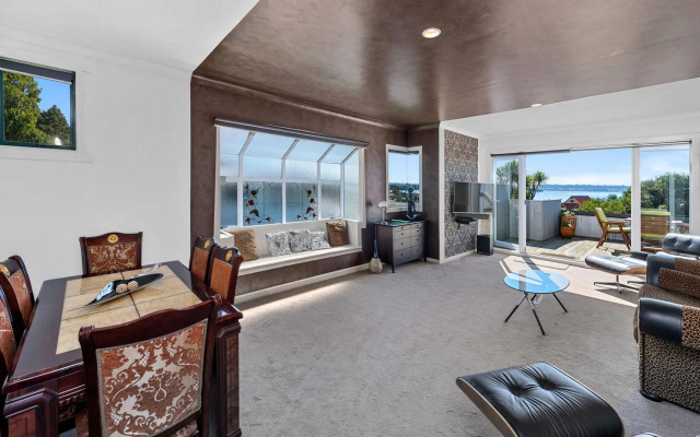 Lakeside City Apartments