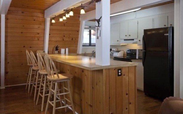 Kaley Vacation Rental Cabin by RedAwning