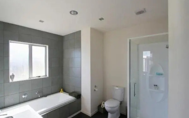 Carrot Cake Chalet - Ohakune