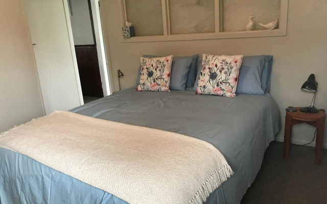 Serendipity Produce Wharf Cottage – Guest Rooms – Tairua