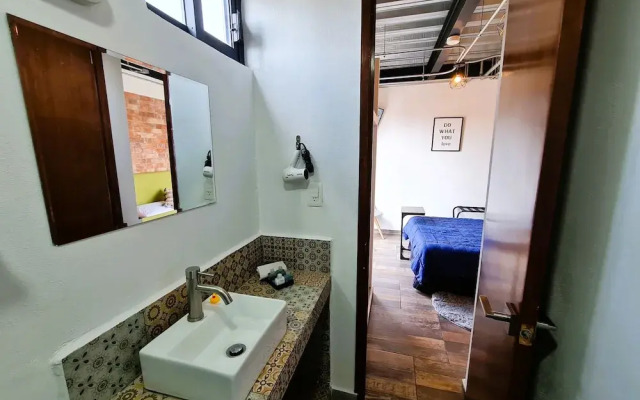 R06 Habitación Equipada STV WIFI Parking