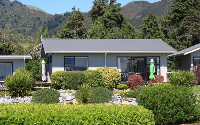Pohara Beachfront Motel