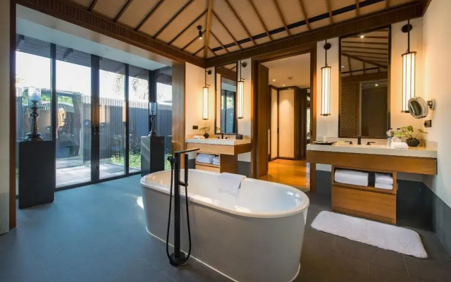 Le Meridien Shimei Bay Beach