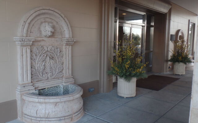 The Drake Oak Brook, Autograph Collection