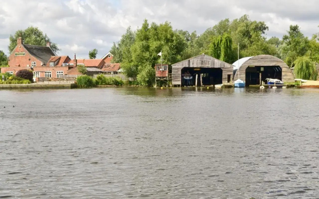 Yare View Lodge