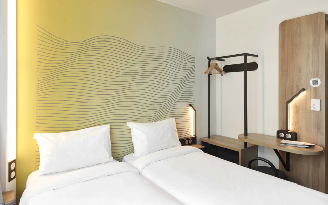 B&B HOTEL MASSY Gare TGV