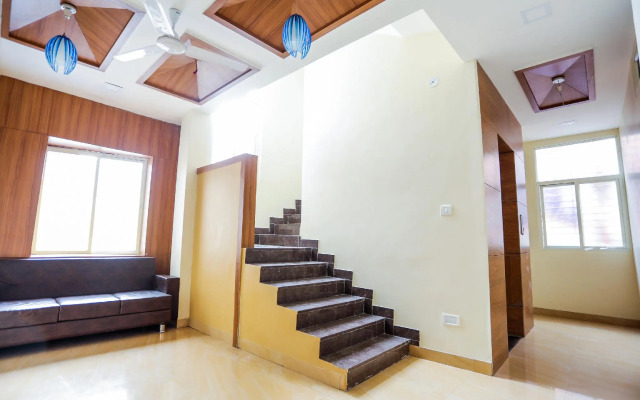 OYO 16163 Hotel Shri Hari