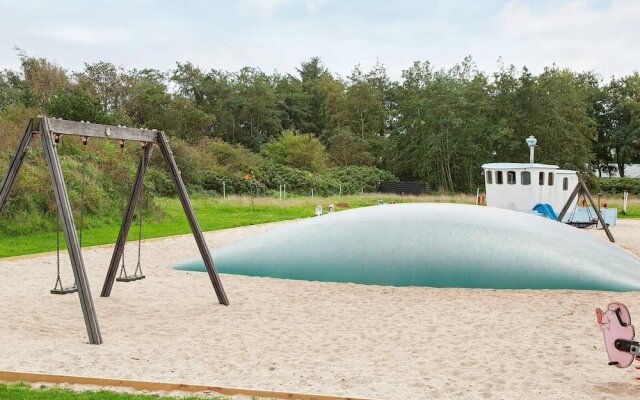 10 Person Holiday Home on a Holiday Park