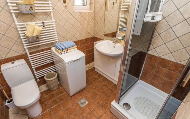 Beautiful Home in Povljana With Wifi and 2 Bedrooms