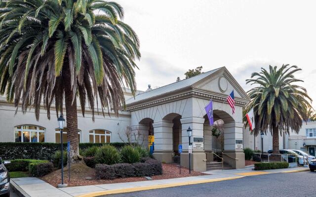 Lions Gate Hotel