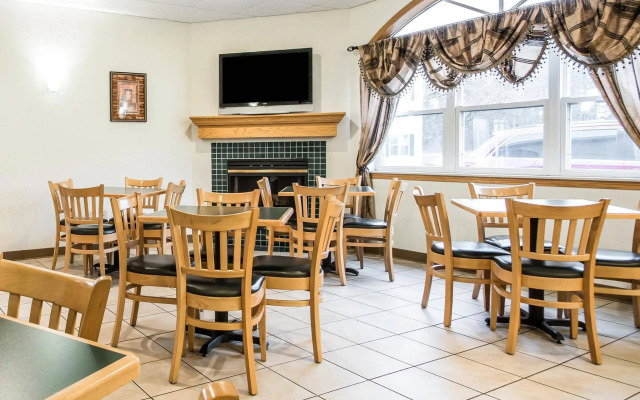 Quality Inn Mauston I-90