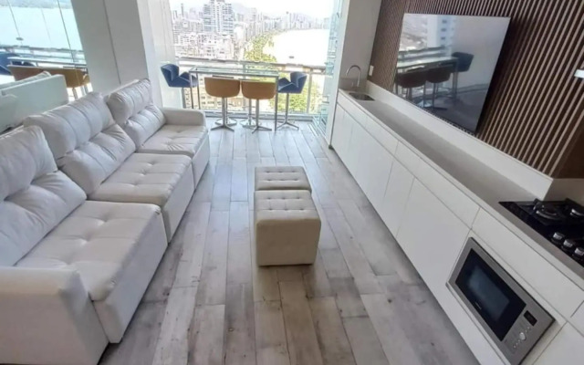 Condomínio de Luxo em Frente à Praia (novinho)