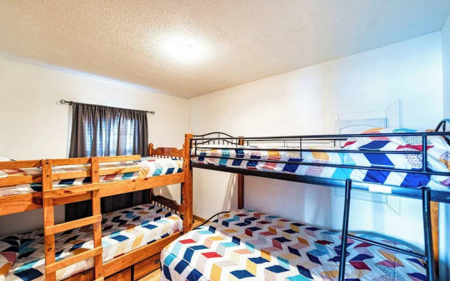 Redbud Retreat Amenity-filled Waterfront Home!