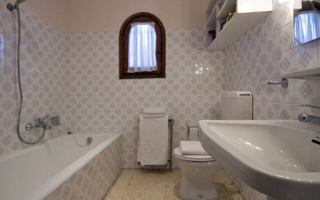 Villa - 4 Bedrooms with Pool and WiFi - 104982
