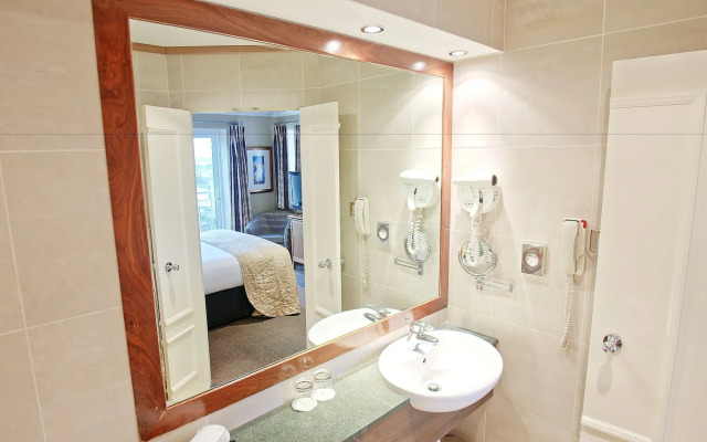 Harbour Heights Hotel