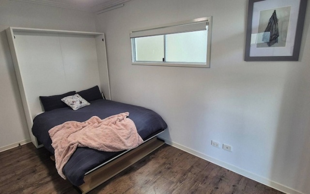 A Perfect Place to Hide Away With River Side Charm – Guest Rooms – Brisbane