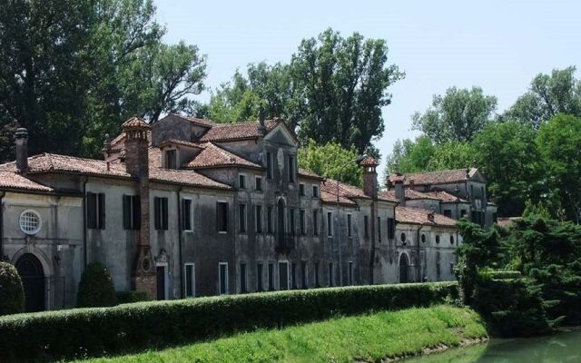 Venice Country Apartments