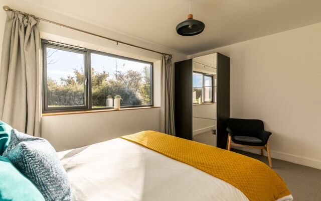 Modern 5 Bedroom Home With Garden Panoramic Views