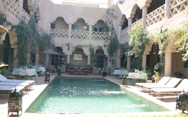 Riad Ain Khadra Khadra