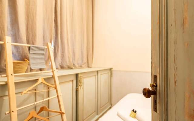 Retro apartment with garden by GuestReady