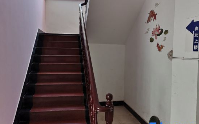 Maitreya Hongxiang Hotel (Honghe Water Town Giant Century Square Branch)
