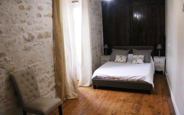 LOU CHASTEL - DEMEURE PERIGOURDINE ENTIEREMENT CLIMATISEE avec PISCINE PRIVEE