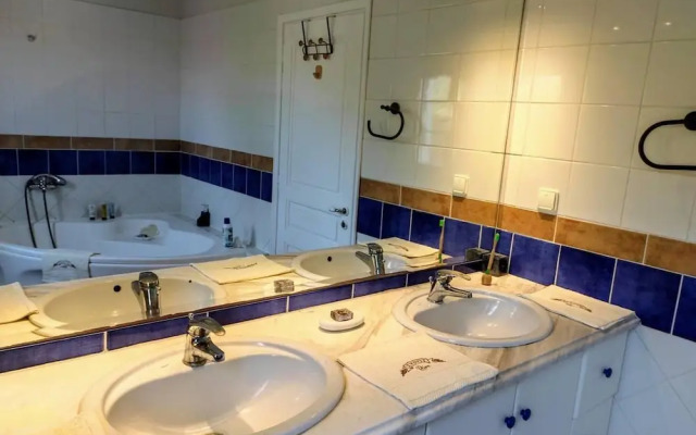 Lovely Villa With Garden, Parking in Syros, Greece