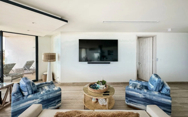 3BR Ground Floor Condo With Direct Pool Access