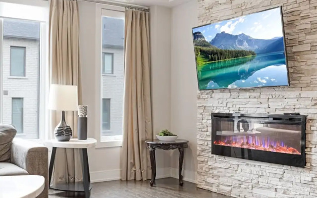 Family-friendly 3BR Mississauga Home w Parking