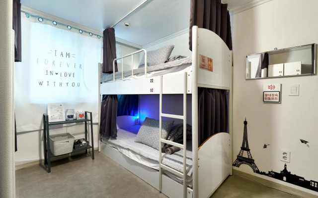 Jun Guesthouse Hongdae