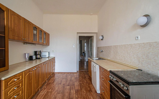 Super Central Billiard and Darts Big Apartment