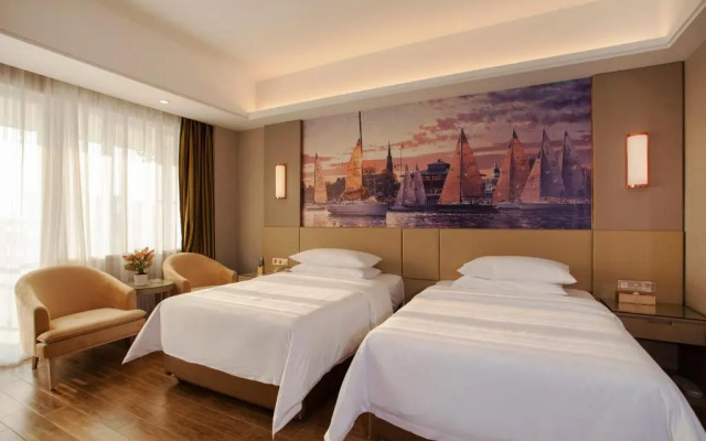 Vienna International Hotel (Sanya High-speed Railway Station)