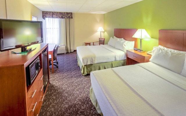 Quality Inn & Suites Downtown Mansfield