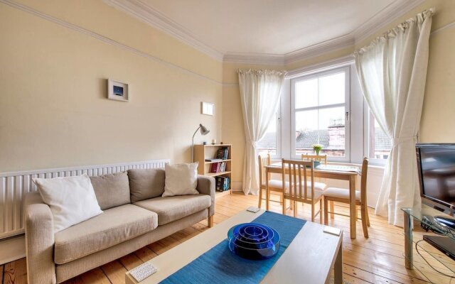 Naturally Well-lit and Intimate 2-bedroom West End Apt