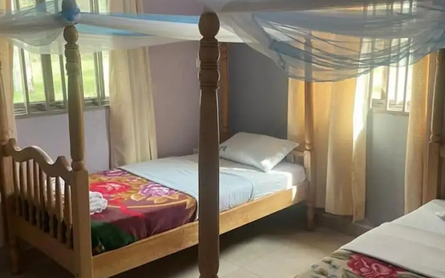 Pearl Gardens Beach Resort Kalangala