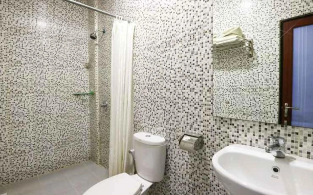 Blitz Hotel Batam Near Sultan Mahmud Ri'ayat Shah Mosque