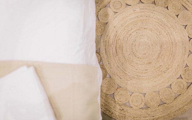 One&Lux Byron Suites