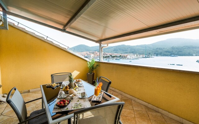 Modern Apartment in Korčula with Terrace