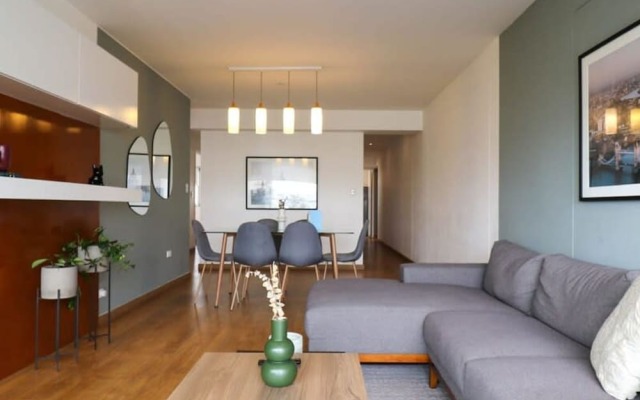 w Amazing 3BR With Balcony in Miraflores