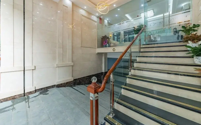 Everest Hotel