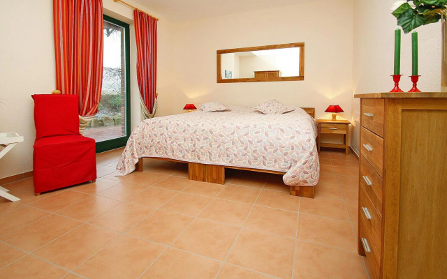 Country House by Lake Dummer With Rowing Boat