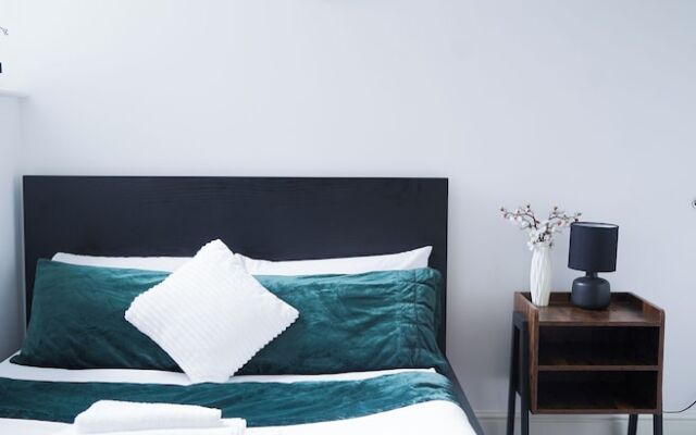 40percent off Monthly /2 Bedroom apt / City Centre