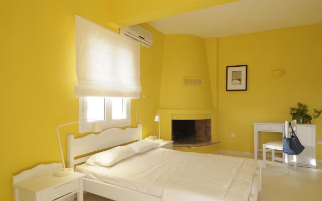 Kymothoi Rooms & Pool Bar
