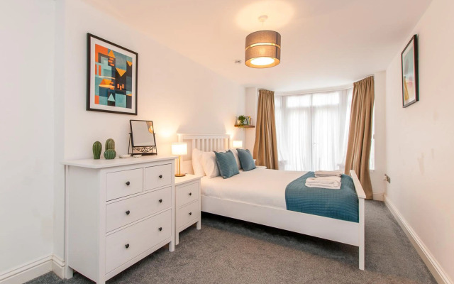 Popular - Modern Walpole Bay Apartment