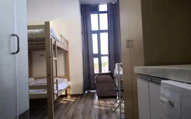 Xiao Hotel Apartment (Shanghai Pengpu Xincun Subway Station)