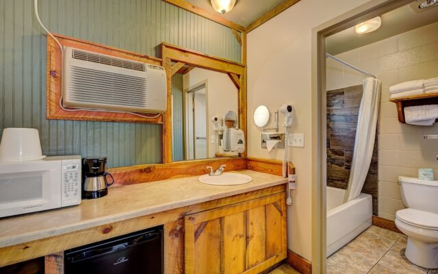 Holiday Motel & RV Park