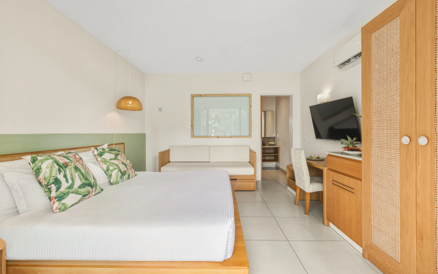 Coral Azur Beach Resort