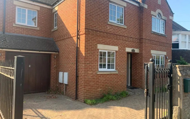 3 bedroom house in Reading